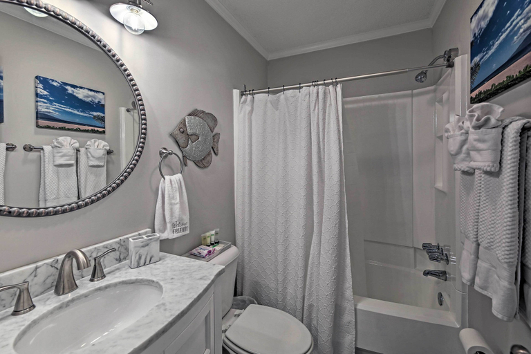 Bathroom 5, Walk to Beach: Ocean-View Atlantic Beach Condo!, Carteret