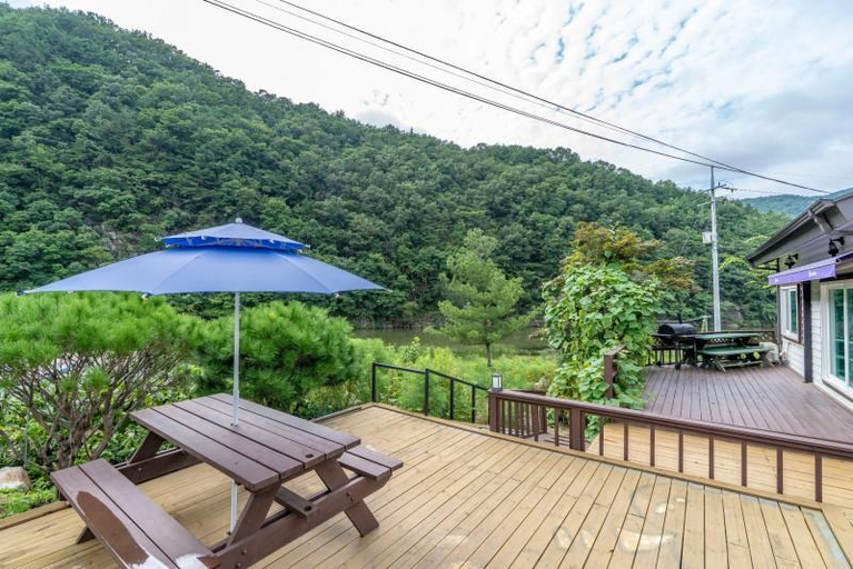 Others 3, Boeun Supsogui Hayan Pension, Cheongwon