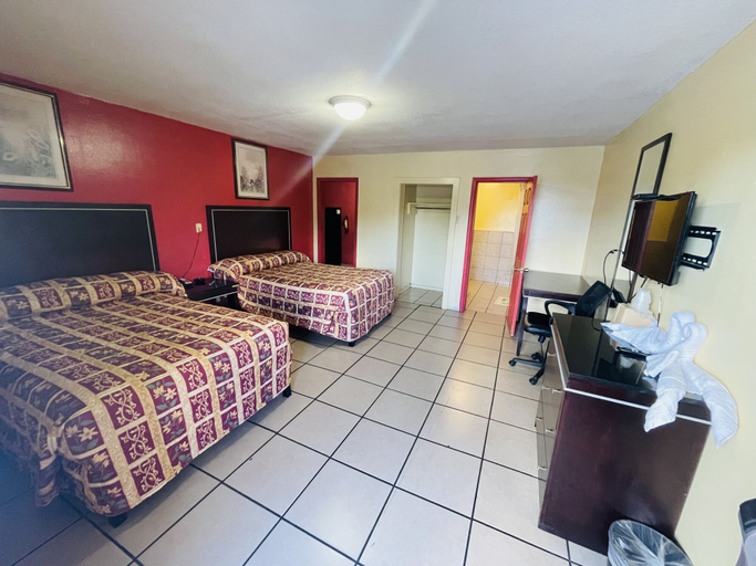 Bedroom 2, Royal Palms Motel & RV Park, Orleans