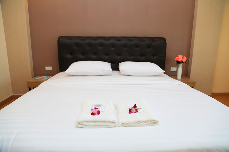 Bedroom 2, Triple Trees, Lam Luk Ka