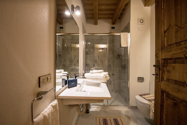 Bathroom 5, Casa Collini Salò, Brescia