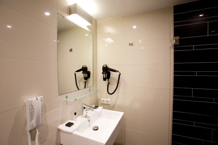 Bathroom 4, Royal Amsterdam Hotel, Amsterdam
