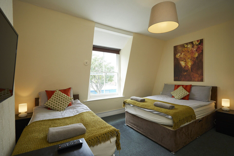 Bedroom 3, The Grange Pub, London