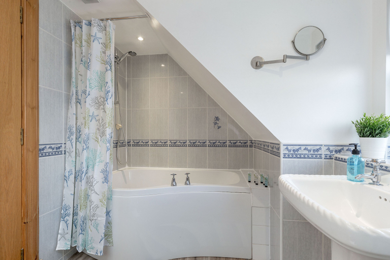 Bathroom 3, The Steadings - by StayDunfermline, Fife