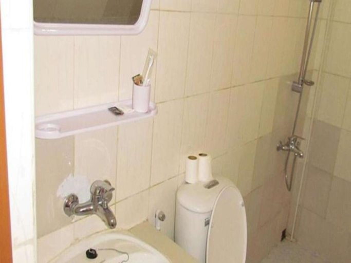 Bathroom, Kyauk Phyu Palace Resort Hotel, Kyaunkpyu
