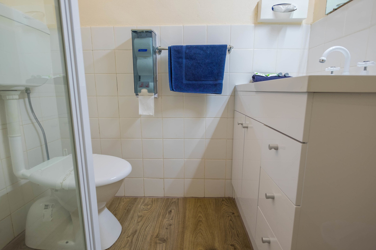 Bathroom 5, Pioneer Station Motor Inn, Swan Hill - Central