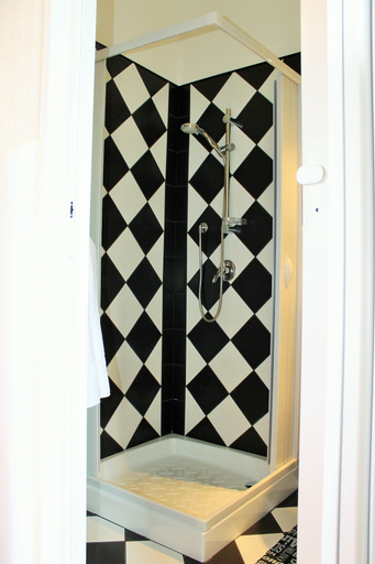 Bathroom 3, I Love Piramide, Roma