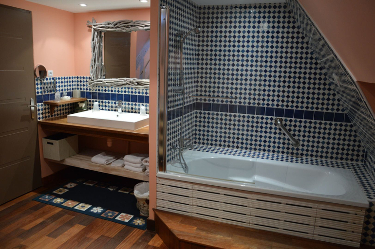Bathroom 5, La Grange Des Marettes, Seine-Maritime