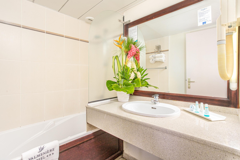 Bathroom 4, Karibea Valmenière Hôtel, Fort-de-France