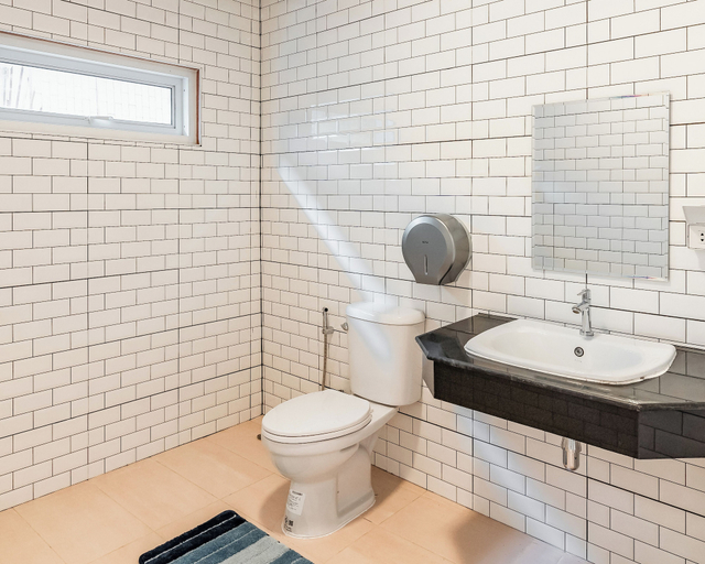 Bathroom 4, Shapel Hostel and Cafe, Muang Chiang Mai