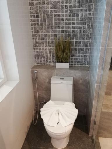 Bathroom 4, Southern Airport Hotel, Khlong Hoi Kong