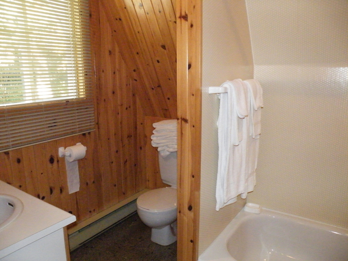 Bathroom 3, Chalets de l'anse a Jos et anse a Yves, La Haute-Côte-Nord