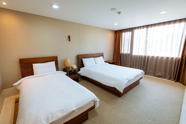 Bedroom 3, Damyang Hotel, Damyang