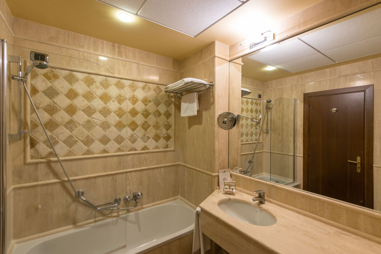 Bathroom 5, Grand Hotel Baia Verde, Catania