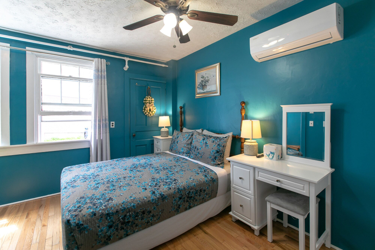 Bedroom 2, Prince Street Suites, Queens