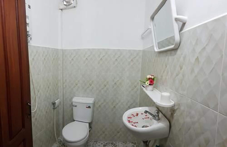 Bathroom, Nika's House, Siem Reap