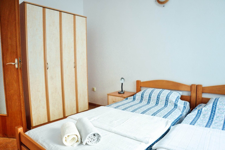 Bedroom 2, Waterfront Apartment Petrovina