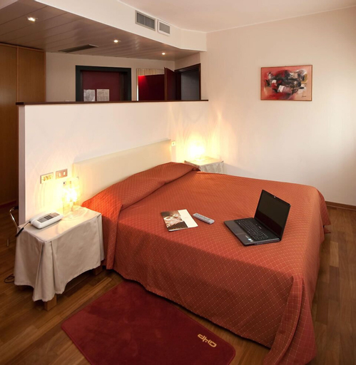 Bedroom 3, Grand Hotel President, Pordenone