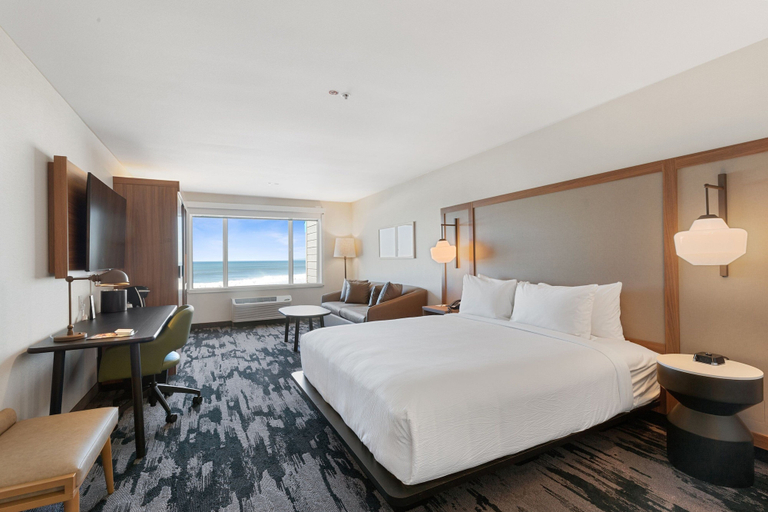 Bedroom 3, Fairfield Inn & Suites by Marriott San Francisco Pacifica, San Mateo