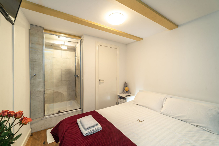 Bedroom 5, Dutch House, Amsterdam
