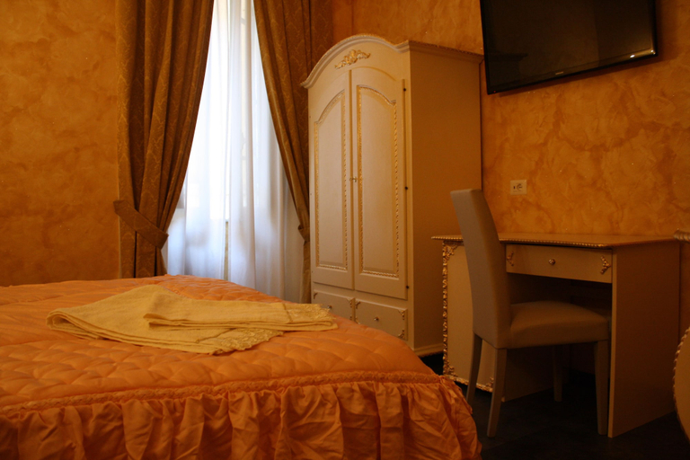 Bedroom 4, Pope's Suites, Rome