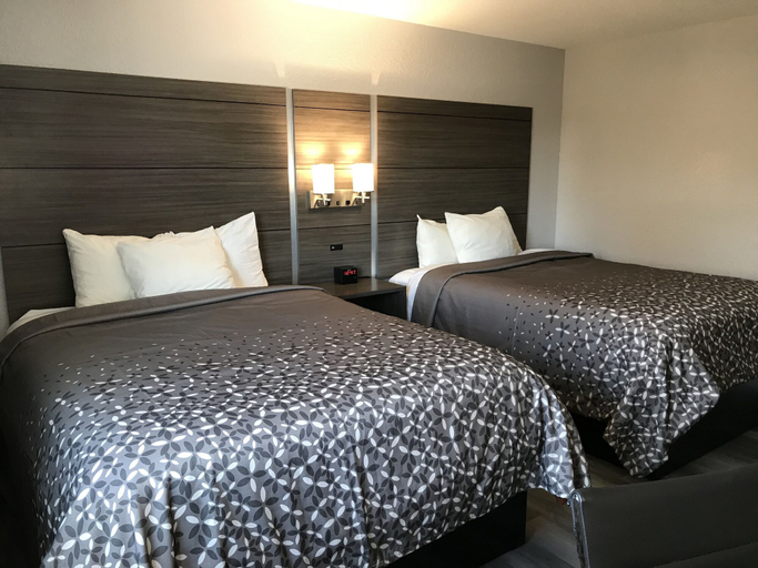 Bedroom 1, HomeTown Inn, Wright