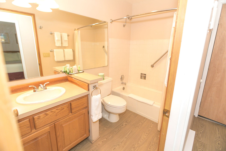 Bathroom 4, The Grey Gull, Grays Harbor