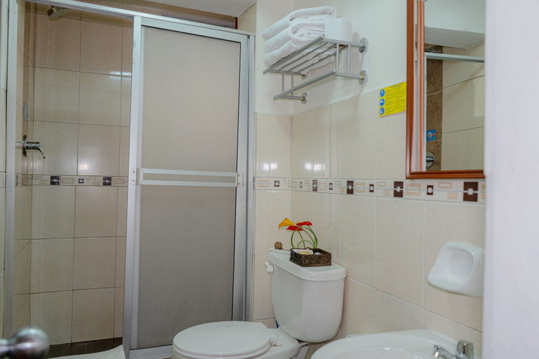 Bathroom 4, Rincón Familiar Hotel Boutique, Quito