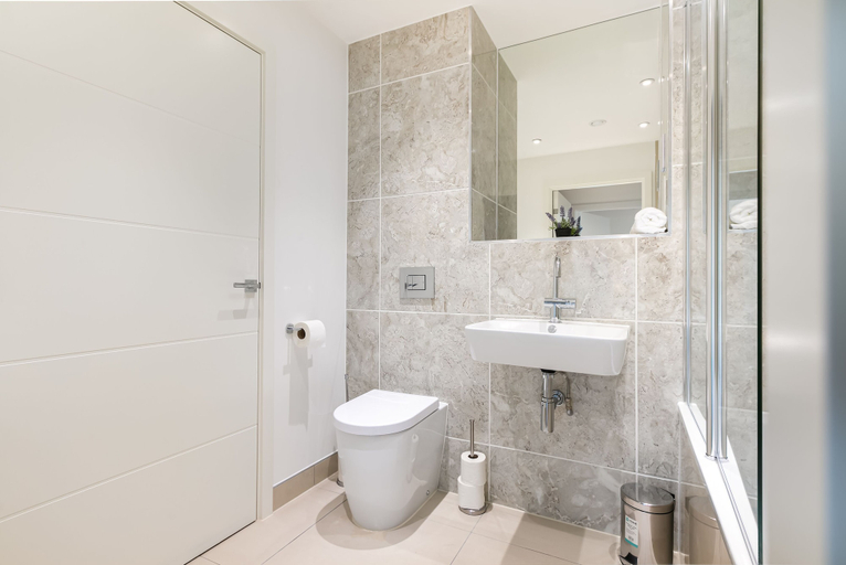 Bathroom 4, London Riverview - Canary Wharf - Excel, London