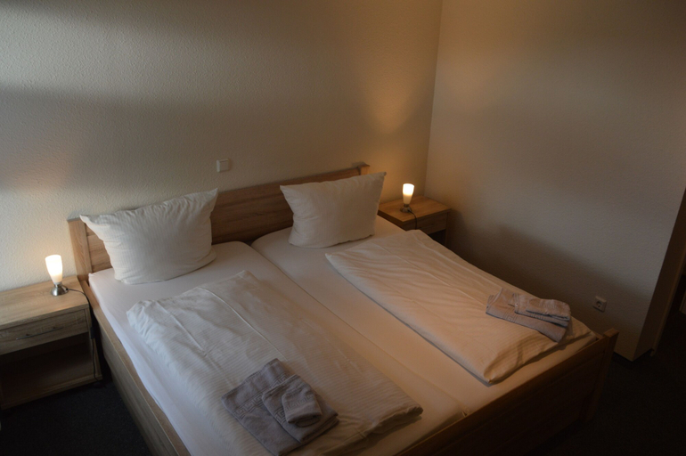 Bedroom 2, Hotel Zum großen Krug, Aurich