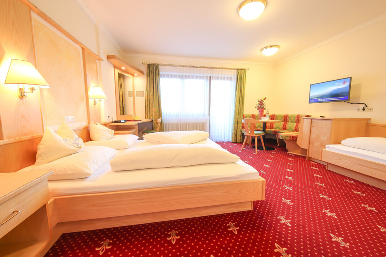 Bedroom 3, Hotel Persal, Schwaz