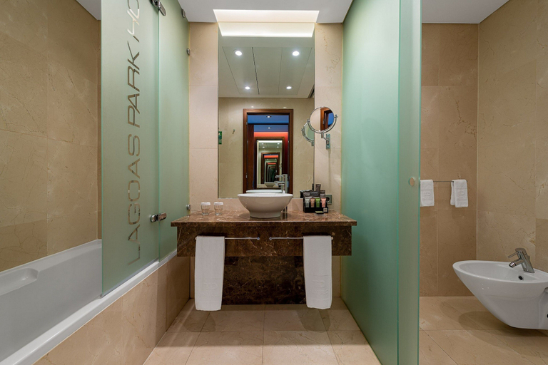 Bathroom 5, Lagoas Park Hotel, Oeiras