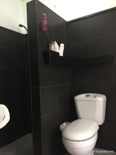 Bathroom 3, La Pernela Beachfront Resort, Dauis