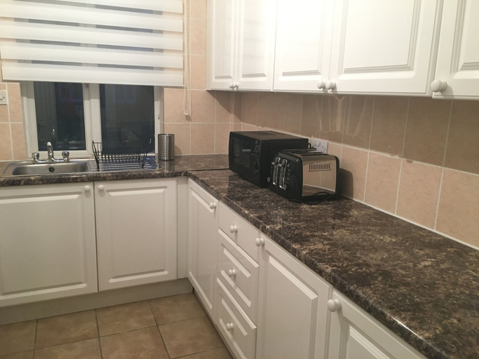 Others 4, Kingswood Apartment, London
