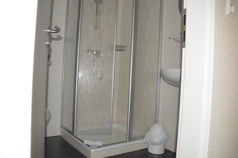 Bathroom 3, Hotel Zum großen Krug, Aurich