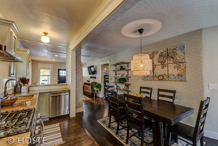 Food & Drinks, 1910 Mountain View, Fire pit + Roof Deck, Downtown, El Paso