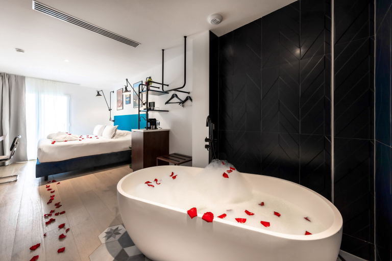 Bathroom 5, Victoria Boutique Hotel, Gironde