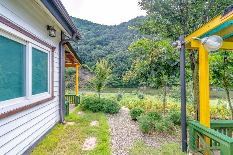 Others 2, Boeun Supsogui Hayan Pension, Cheongwon