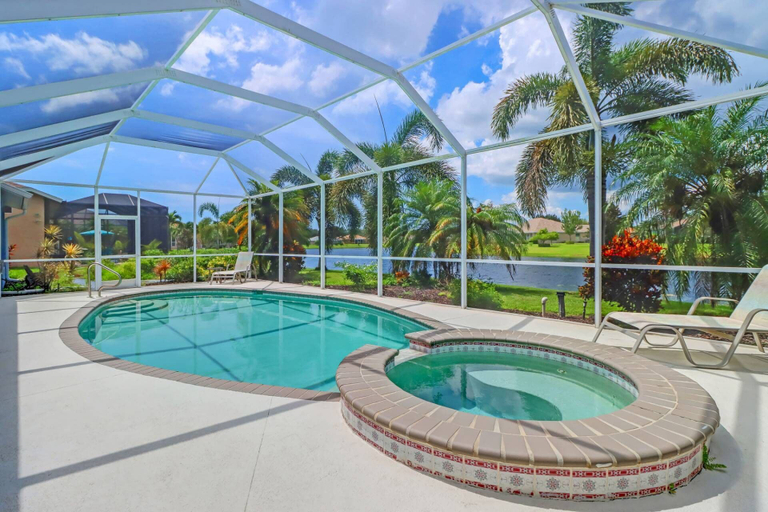 Sport & Beauty 5, 9151 Kings Cove Ct, Lee