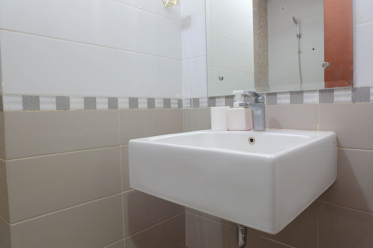Bathroom 3, Elegant And High Floor 2Br Apartment At Royal Olive Residence, Jakarta Selatan