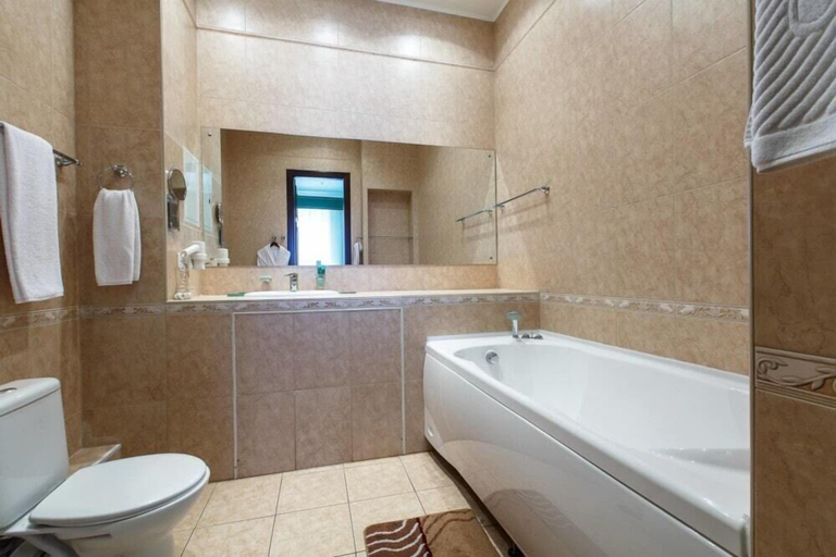 Bathroom 5, Bristol-Zhiguly Hotel, Samara