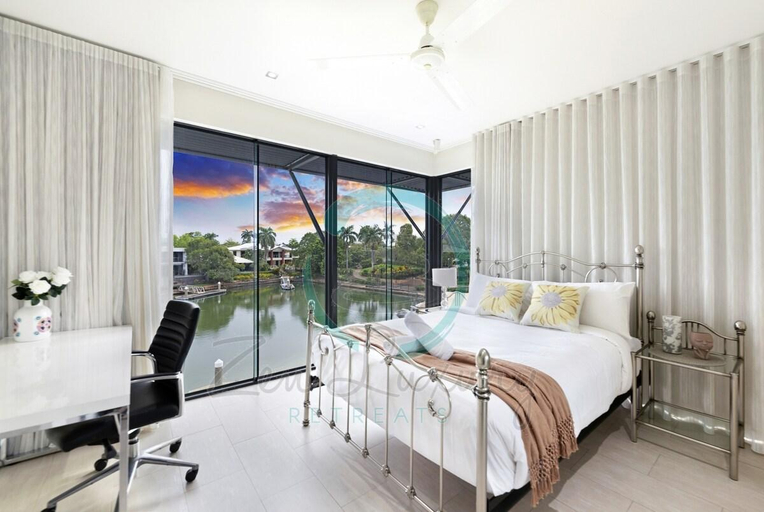 Bedroom 4, ZenLux: 4BR Bayview Mansion Infinity Pool + Cinema, Darwin
