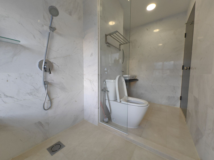 Bathroom 14