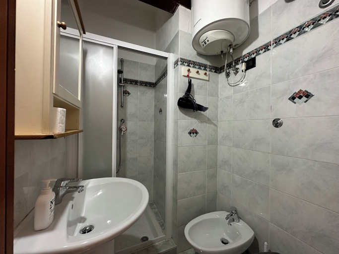 Bathroom 3, Casa Teresa with AC and Sea View Balcony, La Spezia