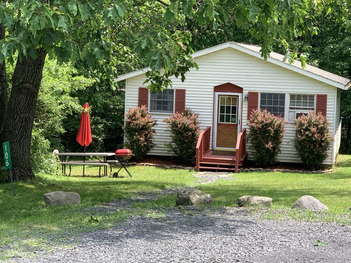 Exterior & Views 2, Echo Valley Cottages, Monroe