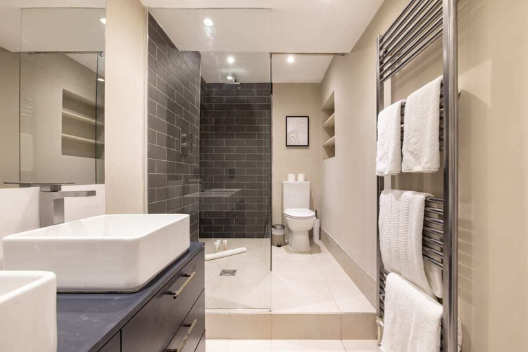 Bathroom 4, The Paddington Flat - Modern 2bdr With Patio, London
