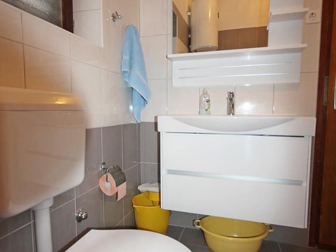 Bathroom 2, Comfortable apartment, close to the beach, Zadar