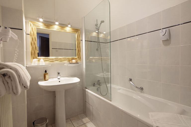 Bathroom 4, Hotel La Residence, Aude