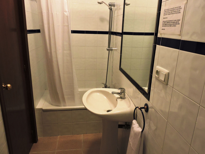 Bathroom 5, Hotel La Fonda del Califa, Cádiz