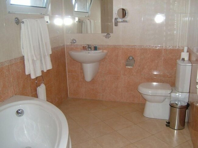 Bathroom 5, Park Hotel Troyan, Troyan